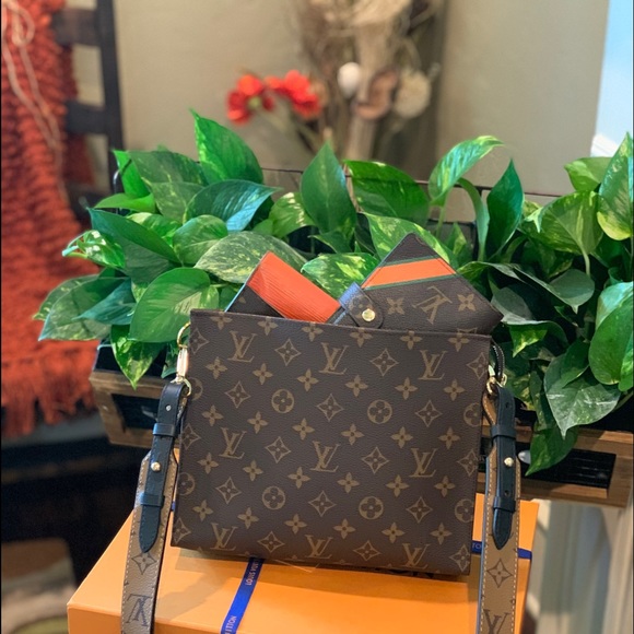Louis Vuitton Handbags - Louis Vuitton Toiletry 26